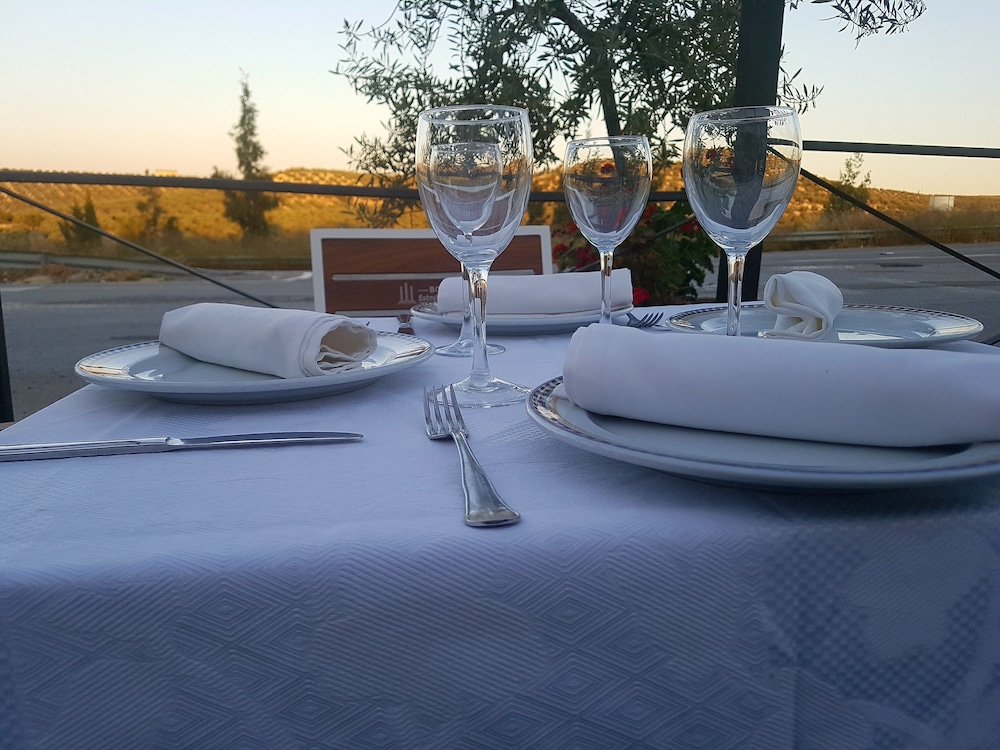 Hotel Asador Albenzaire 38/62