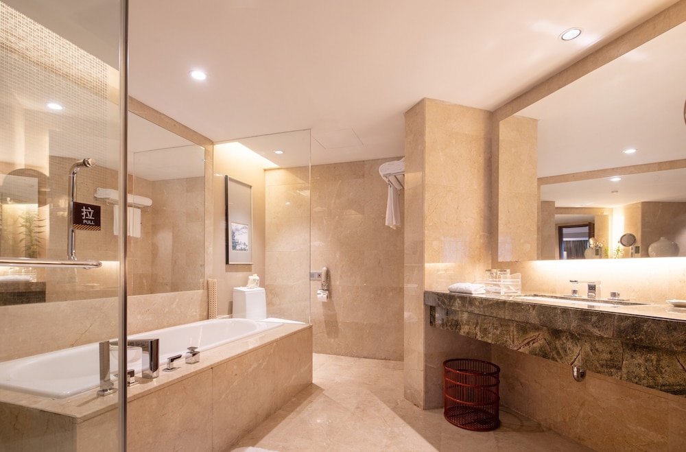 L Gem Hotel 49/50
