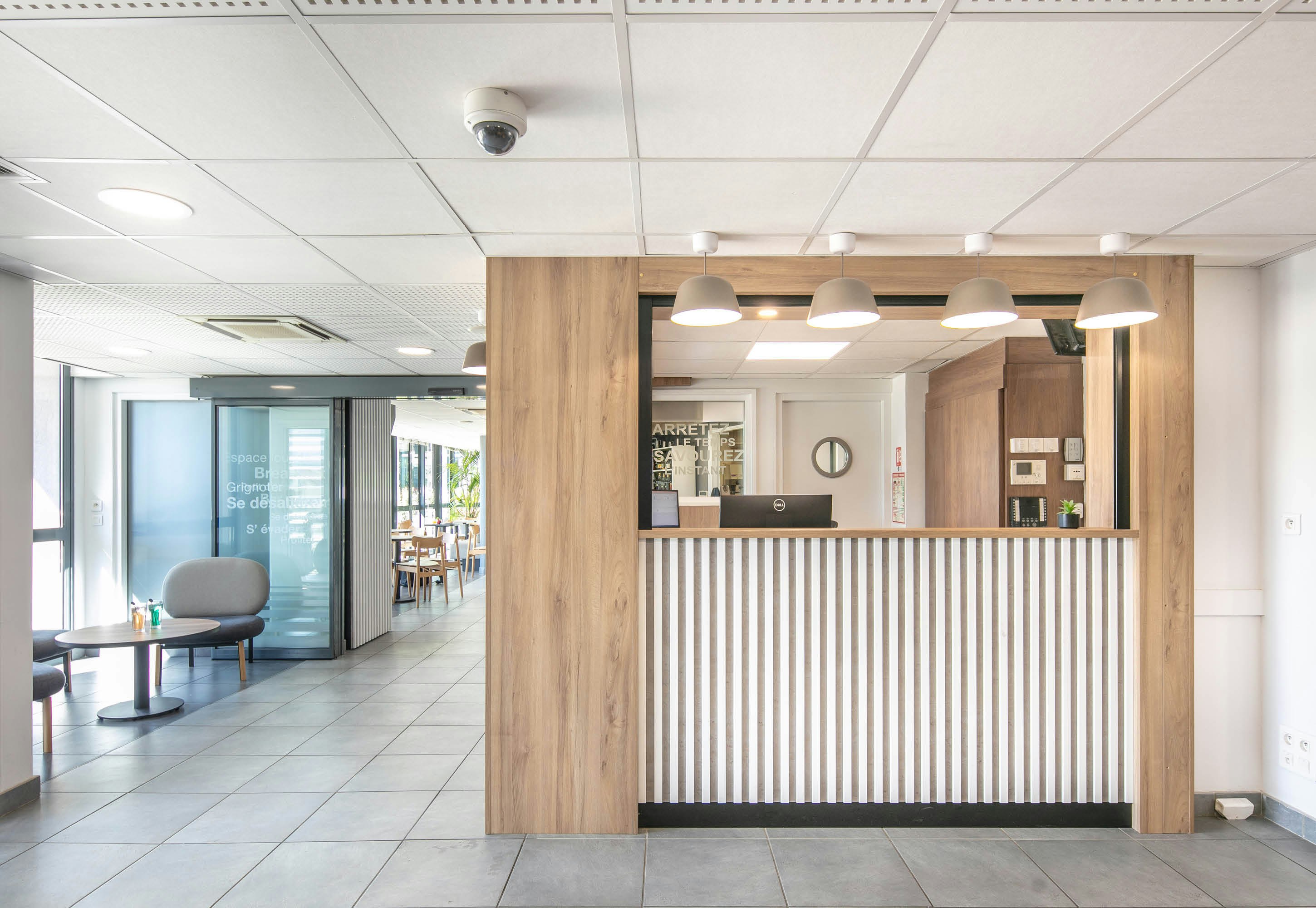 Lobby at B&B HOTEL Lyon Aeroport Saint Quentin Fallavier, SAINT-QUENTIN-FALLAVIER