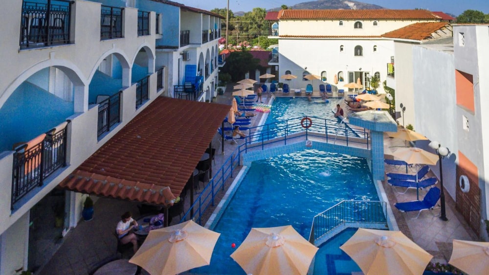 Vossos Hotel Apartments 39/41