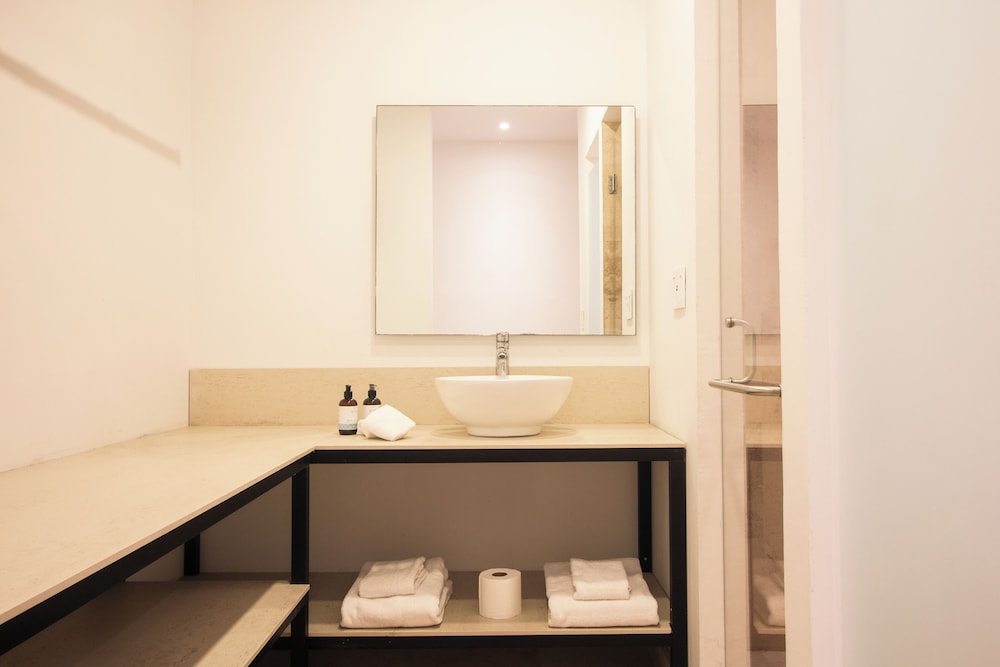 B10 Distinctive Hotel 35/35