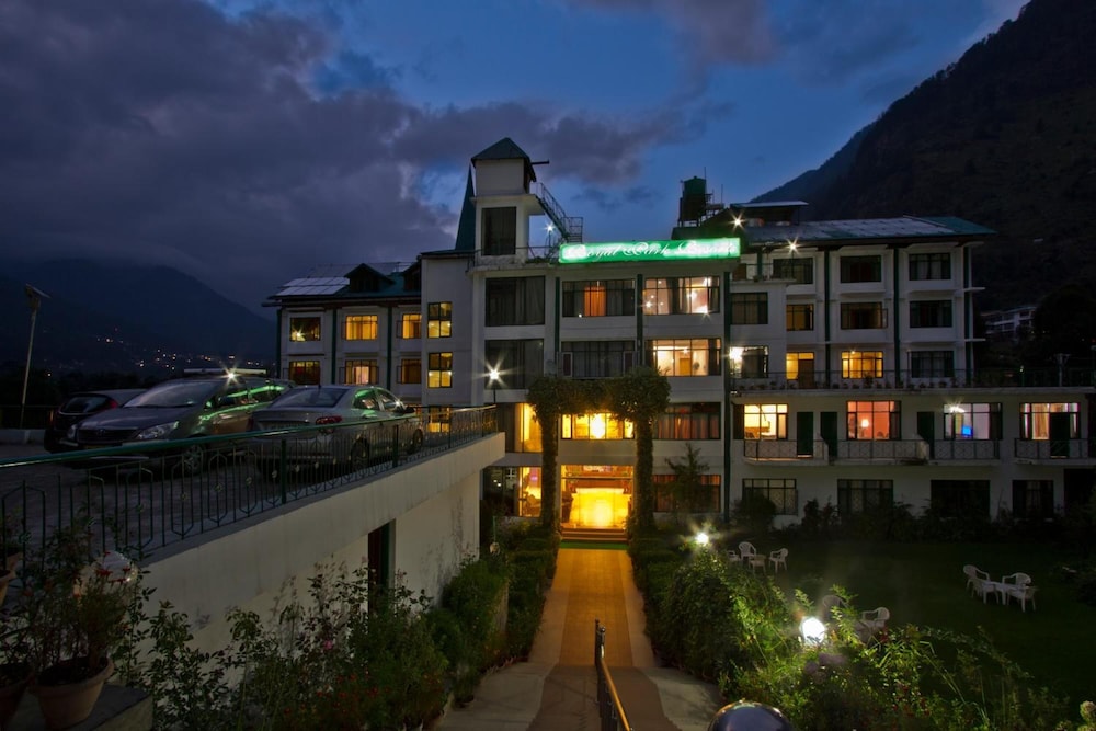 ROYAL PARK RESORT. 2/47