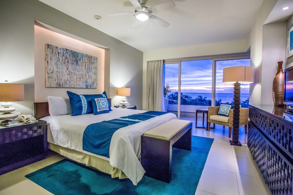 1 BEDROOM, SUITE, KING BED, OCEAN VIEW