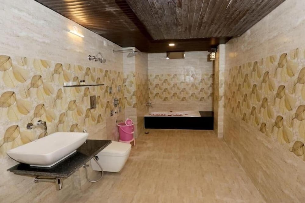 Rock Star Hotel 30/30