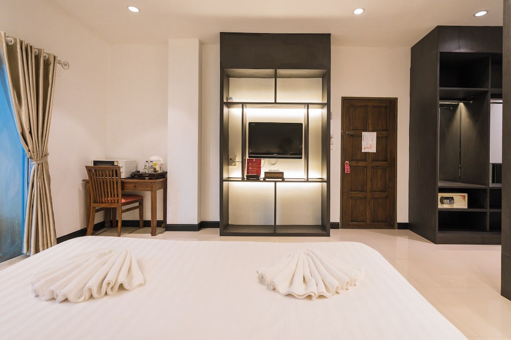 THE OPIUM SERVICED APARTMENT AND HOTEL 14/50