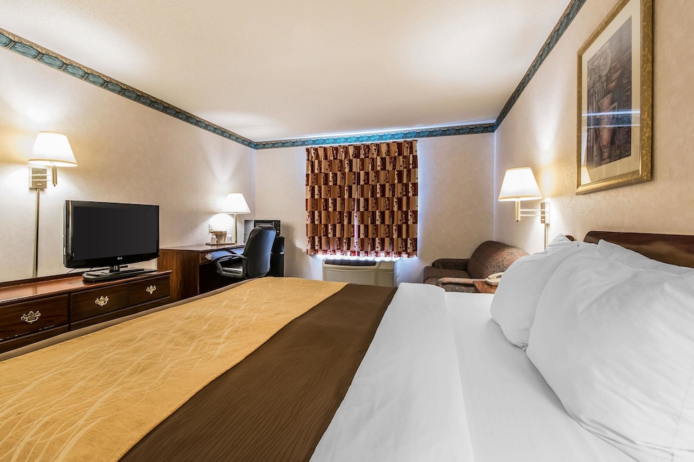 Quality Inn & Suites Evansville North 22/37