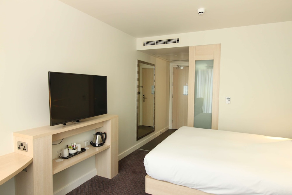 Hampton by Hilton London Docklands 12/26