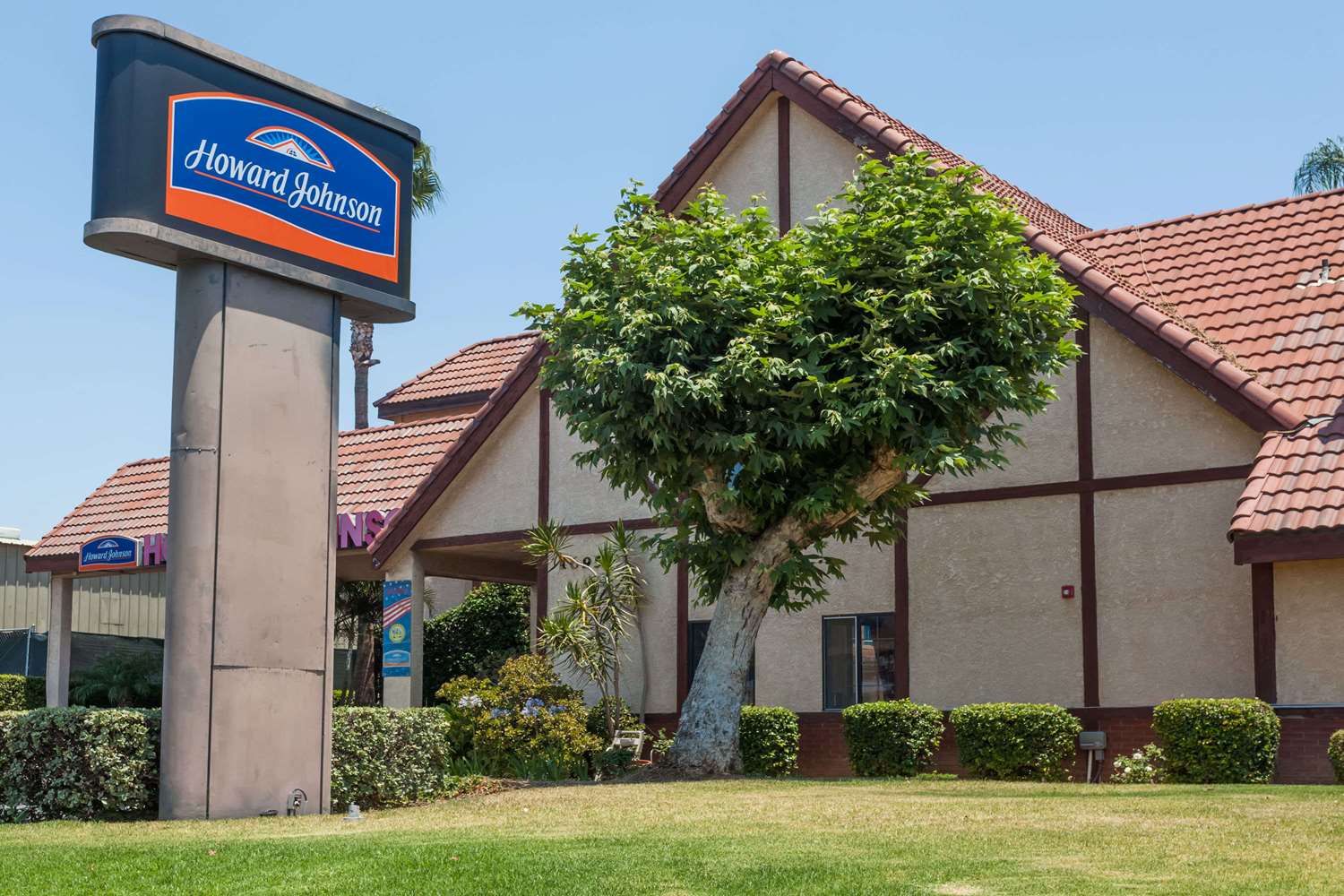 Howard Johnson by Wyndham Norco 2/20