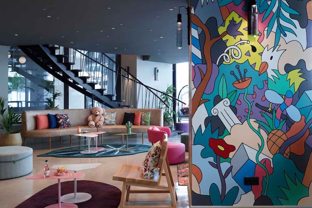 Moxy Athens City 62/66