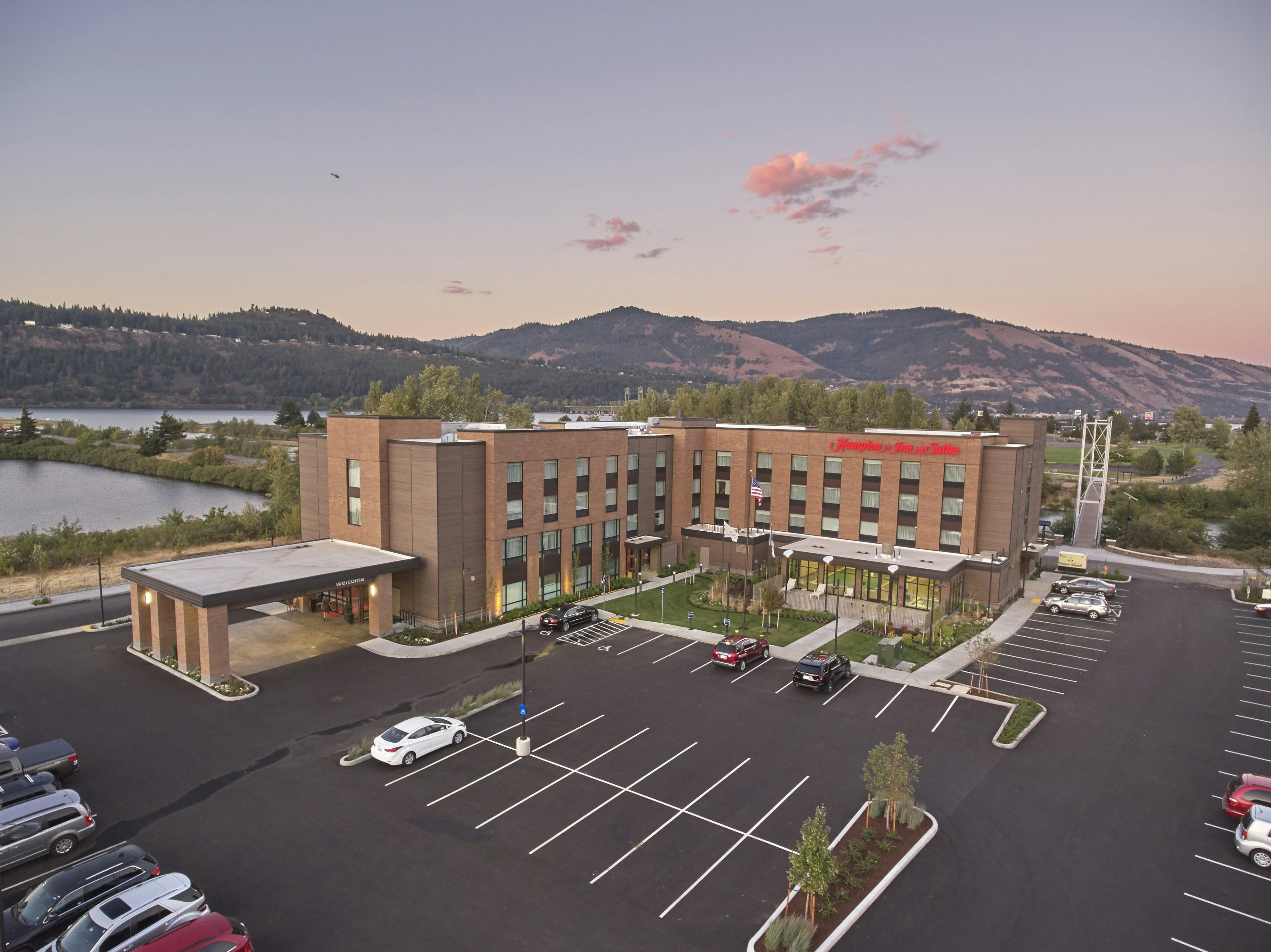 Hampton Inn and Suites Hood River 51/55