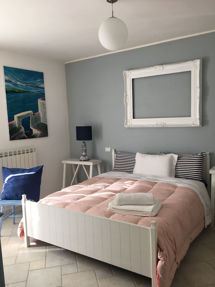 2 BEDROOMS, DELUXE, APARTMENT, COURTYARD VIEW, KITCHEN