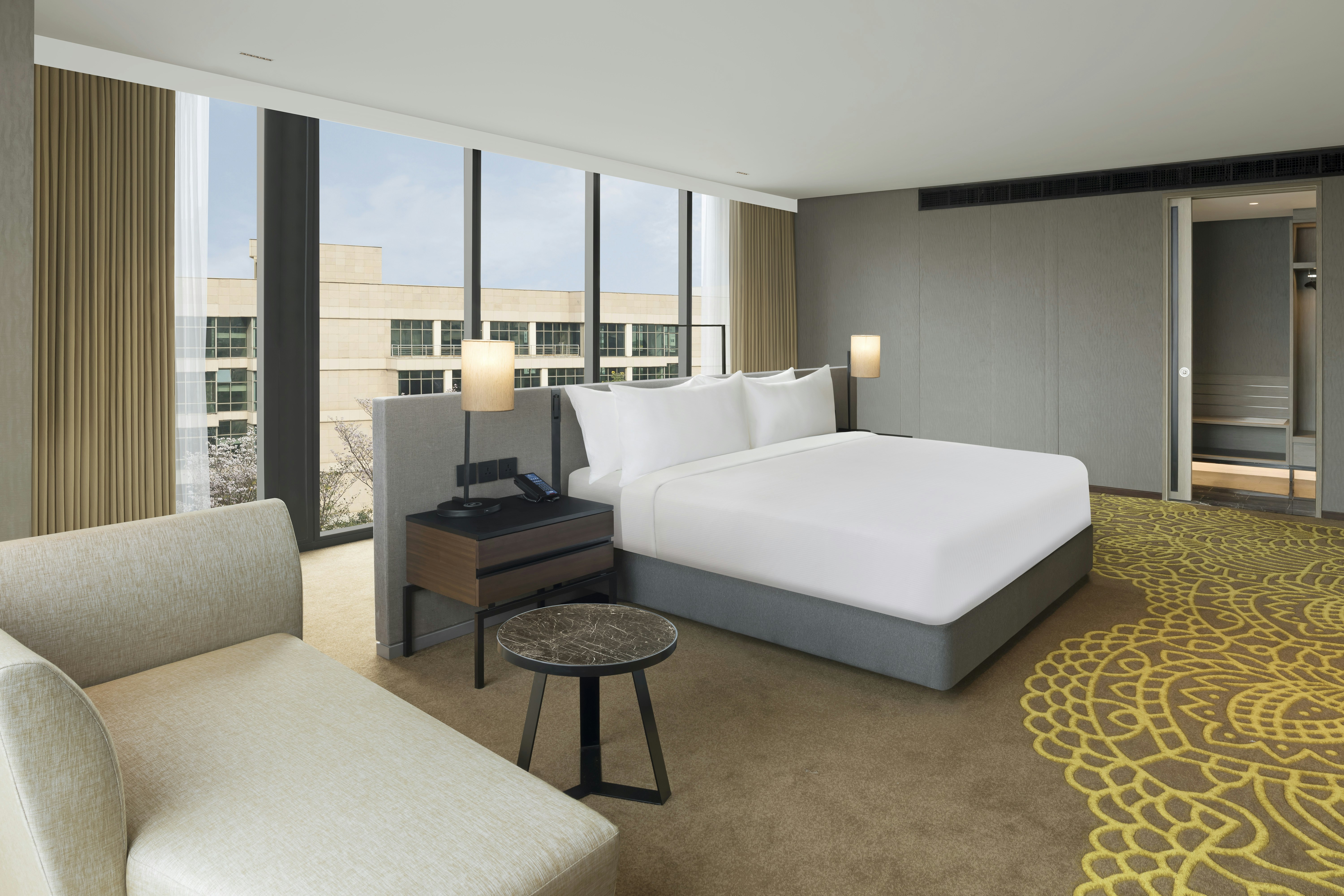 1 BEDROOM, SUITE, KING BED