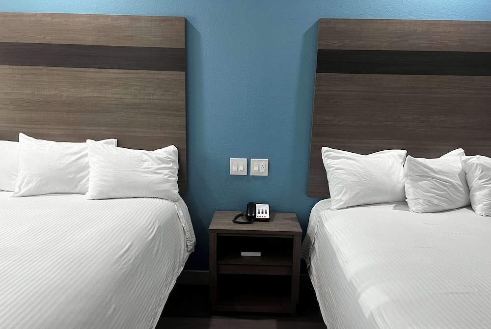 Baymont by Wyndham Freeport Texas 25/50