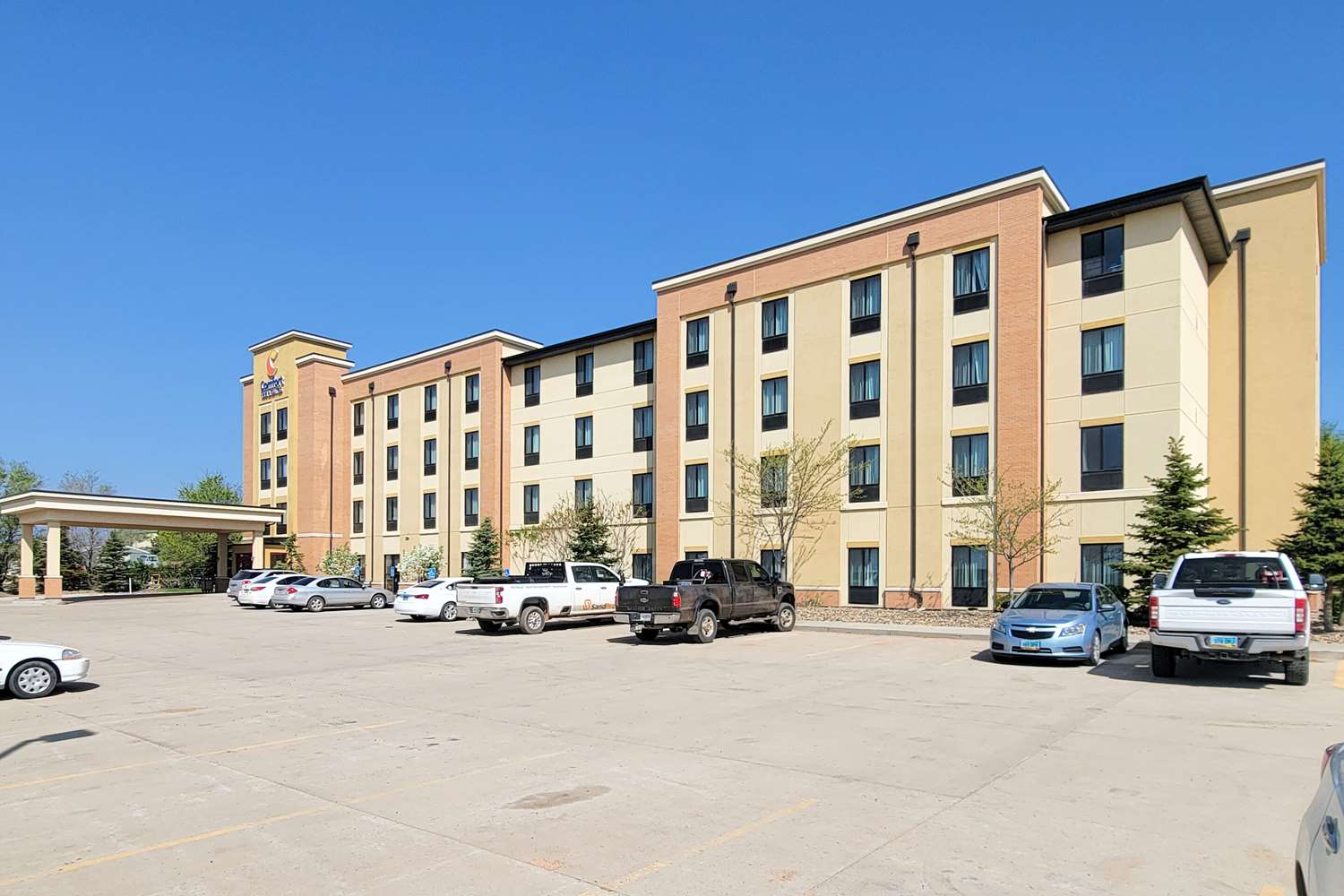 Comfort Inn & Suites Watford City ND 17/18