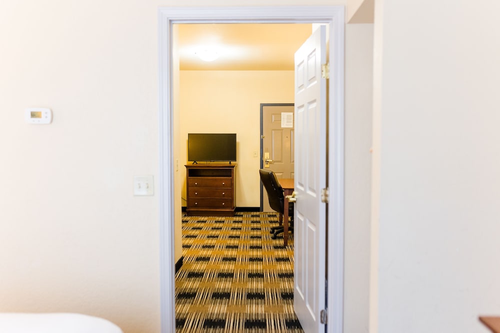 Country Inn & Suites By Radisson Helen 18/36