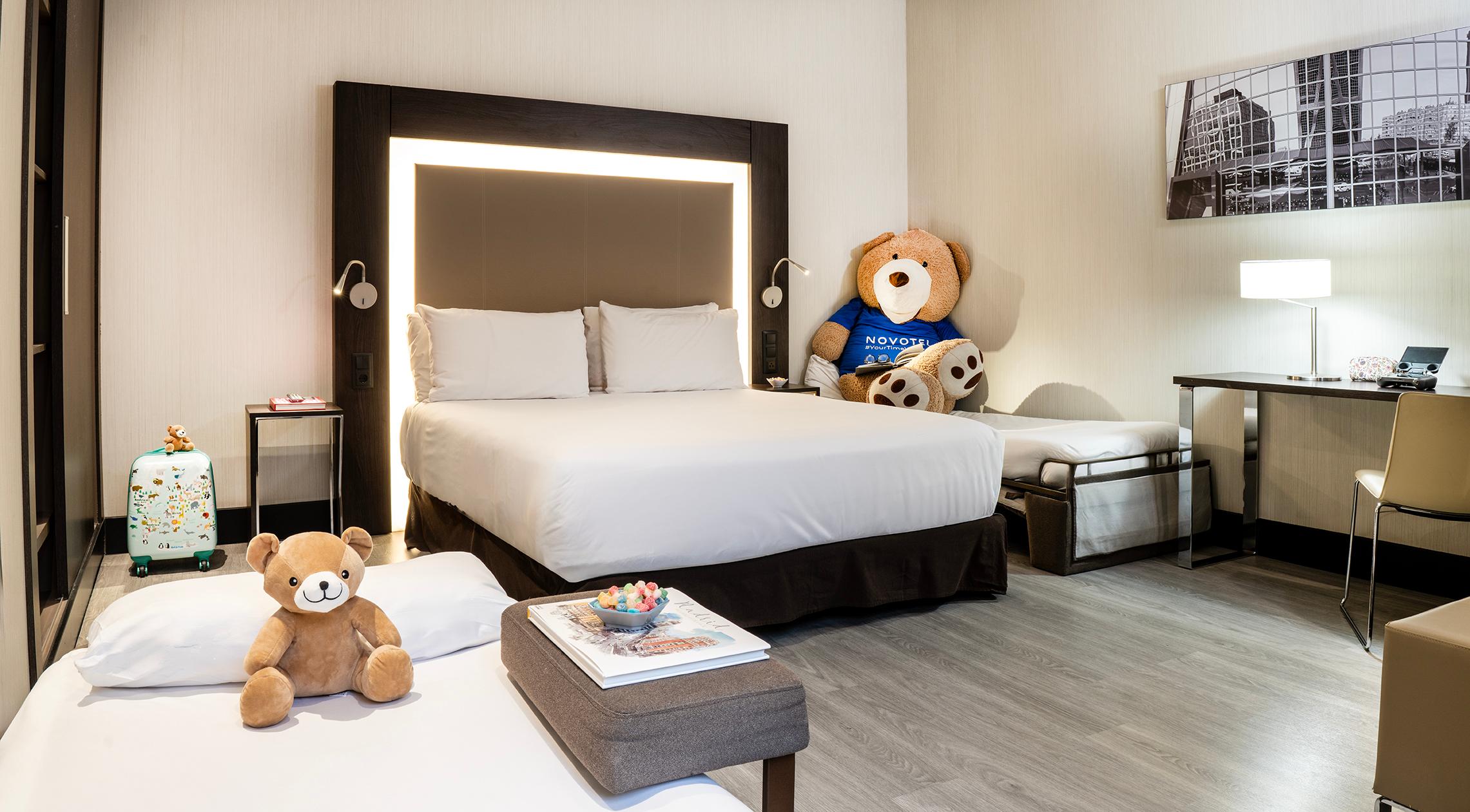 Standard, Queen Bed, Child Area