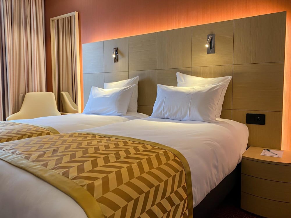 NASH AIRPORT HOTEL 7/33