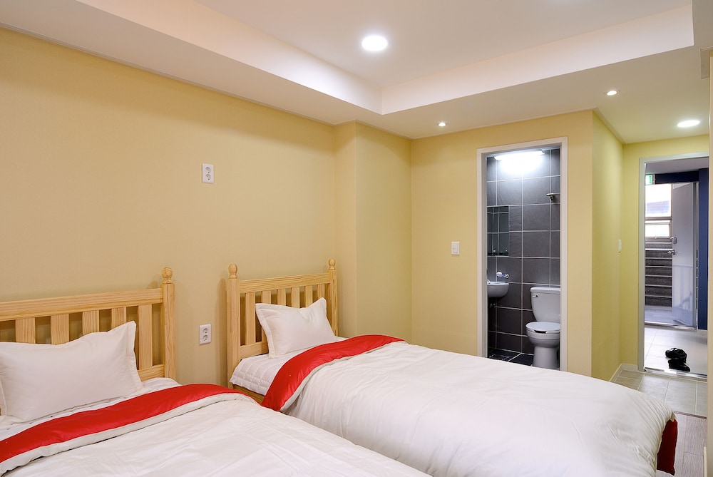 ROOM, TRIPLE