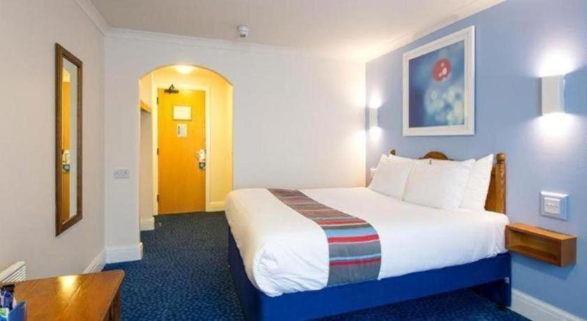 Travelodge Perth A9 8/16