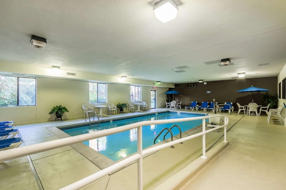 Comfort Suites St Charles-St Louis 21/38