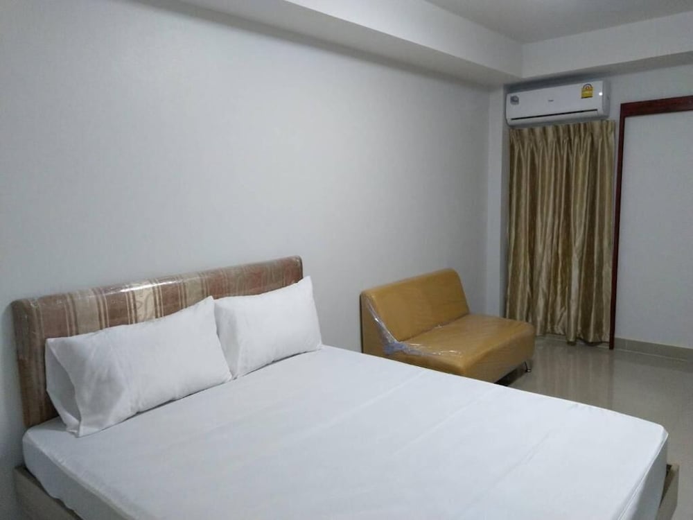 Roseate Bangkok Hotel 3/12