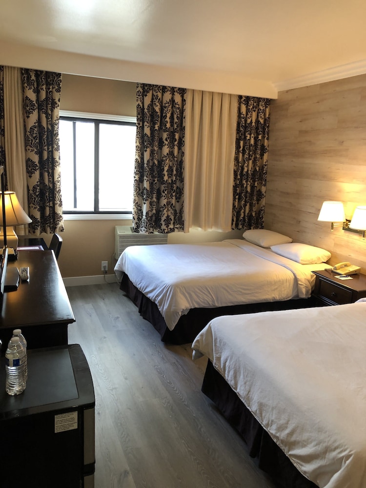 Garden Suite Hotel 12/56