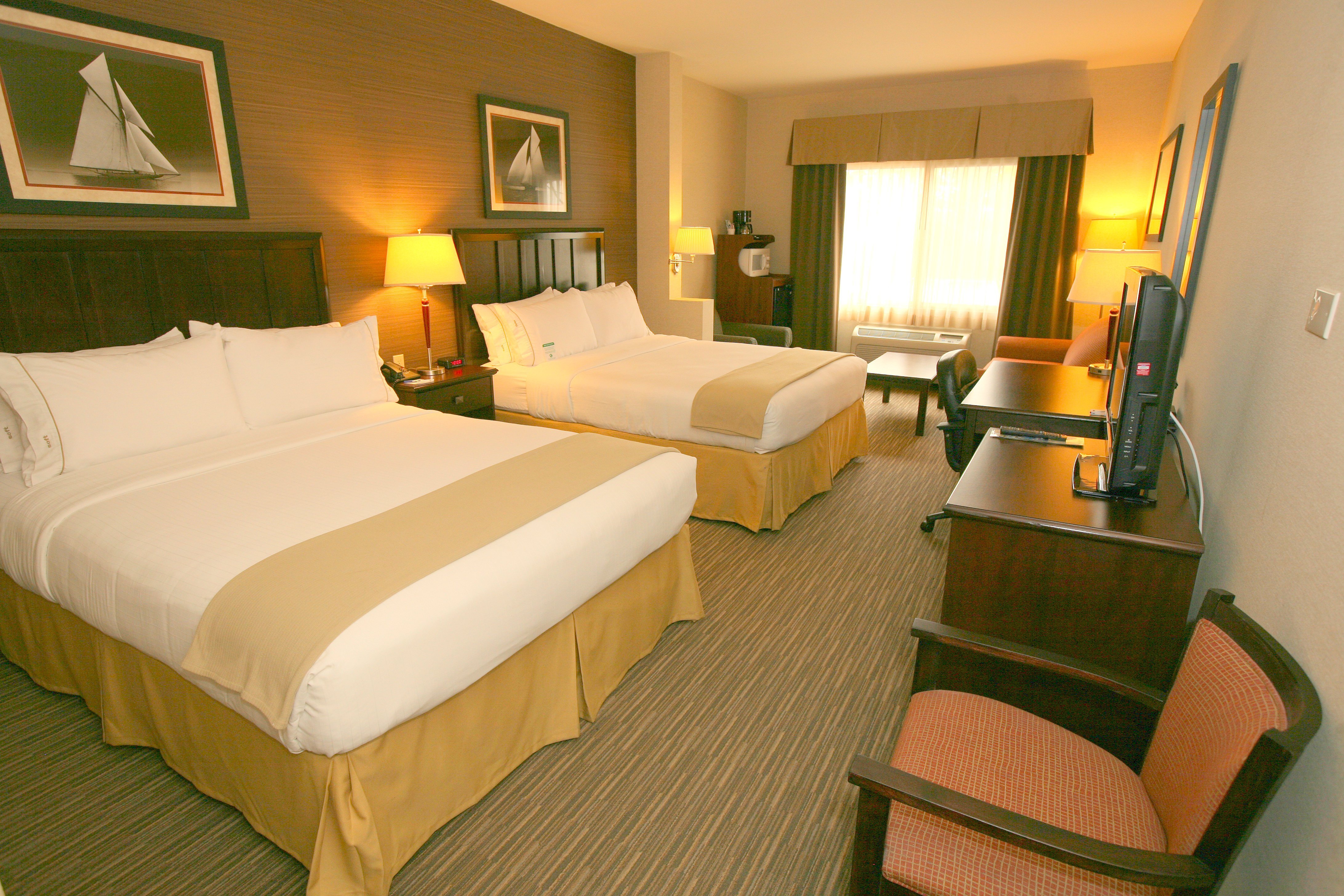 HOLIDAY INN EXPRESS SAN DIEGO SOUTH - CHULA VISTA 32/71