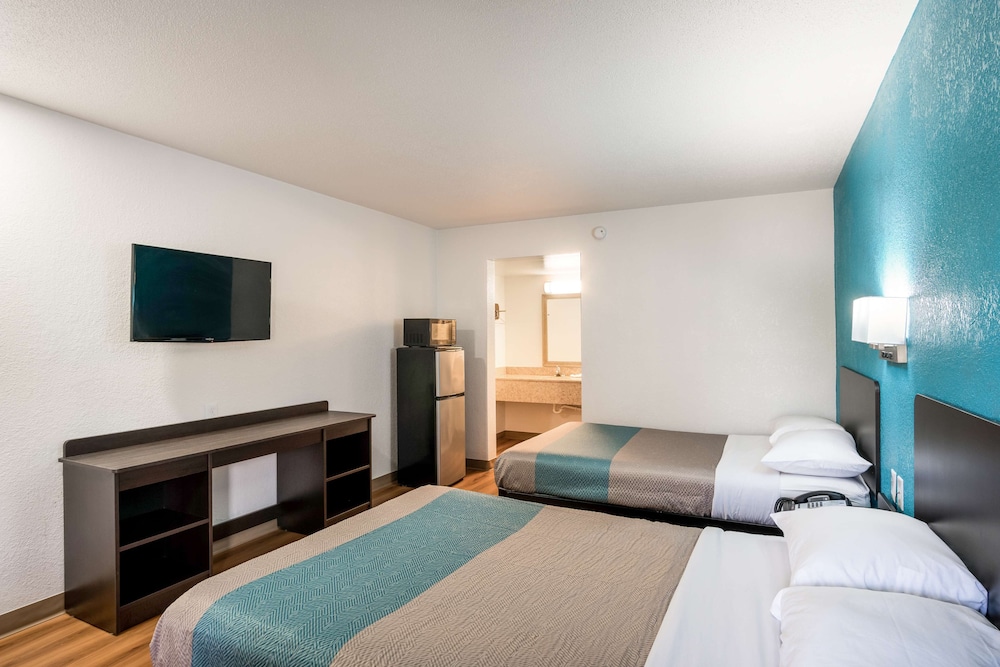 Motel6 Lexington, KY - Airport 12/36