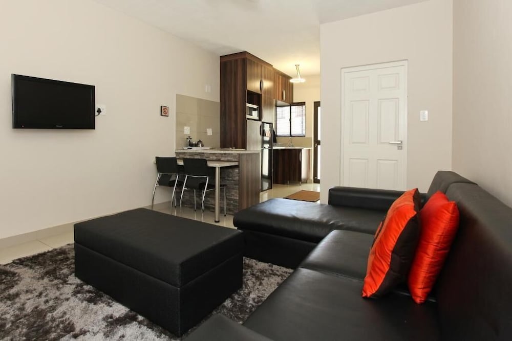 Hillside Executive Accommodation 41/59