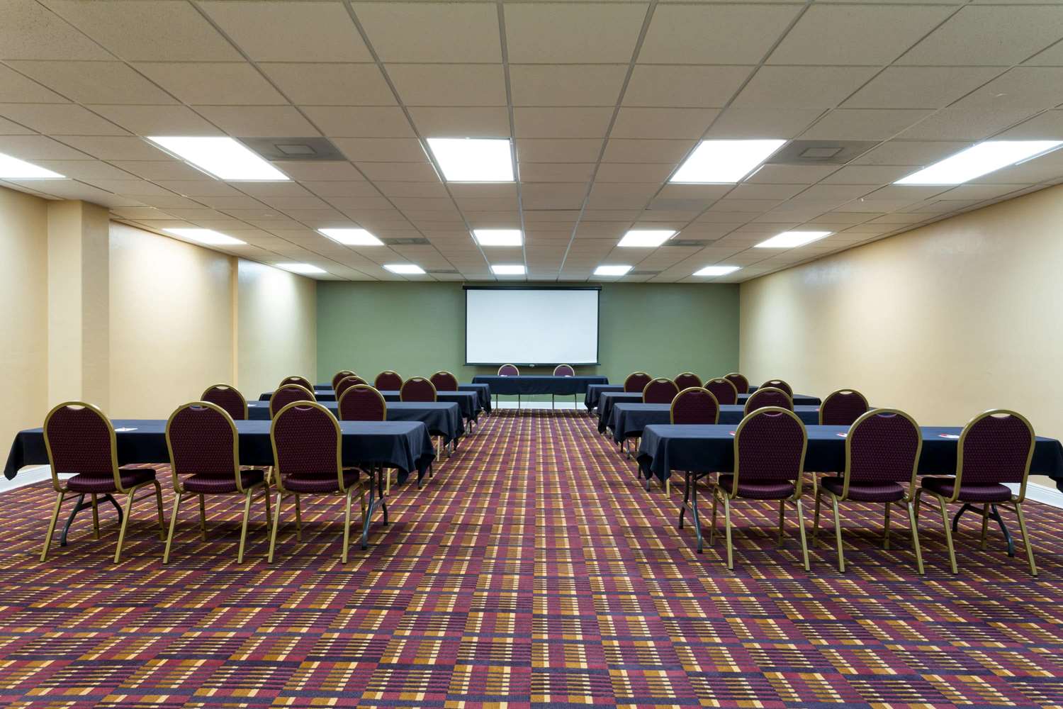 Ramada By Wyndham Lake Placid 21/28