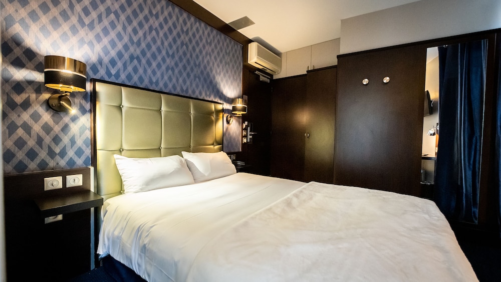 ROOM, SINGLE