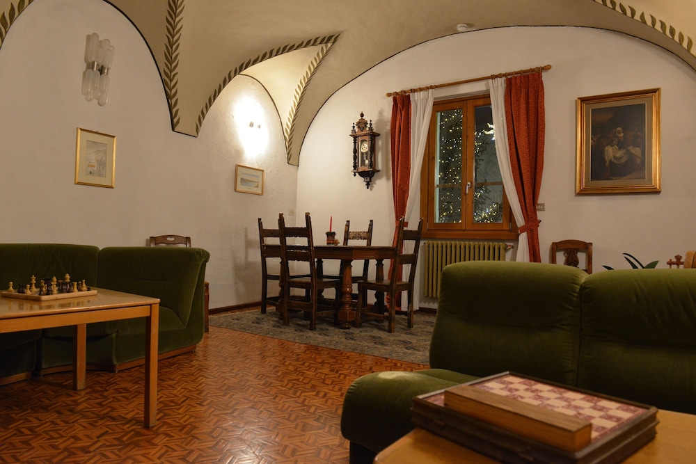 Gufo Hotel Sat Arr Dep Only 29/47