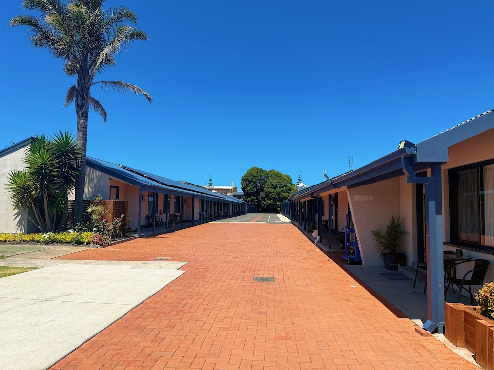 Lakeside Motel Waterfront 76/80