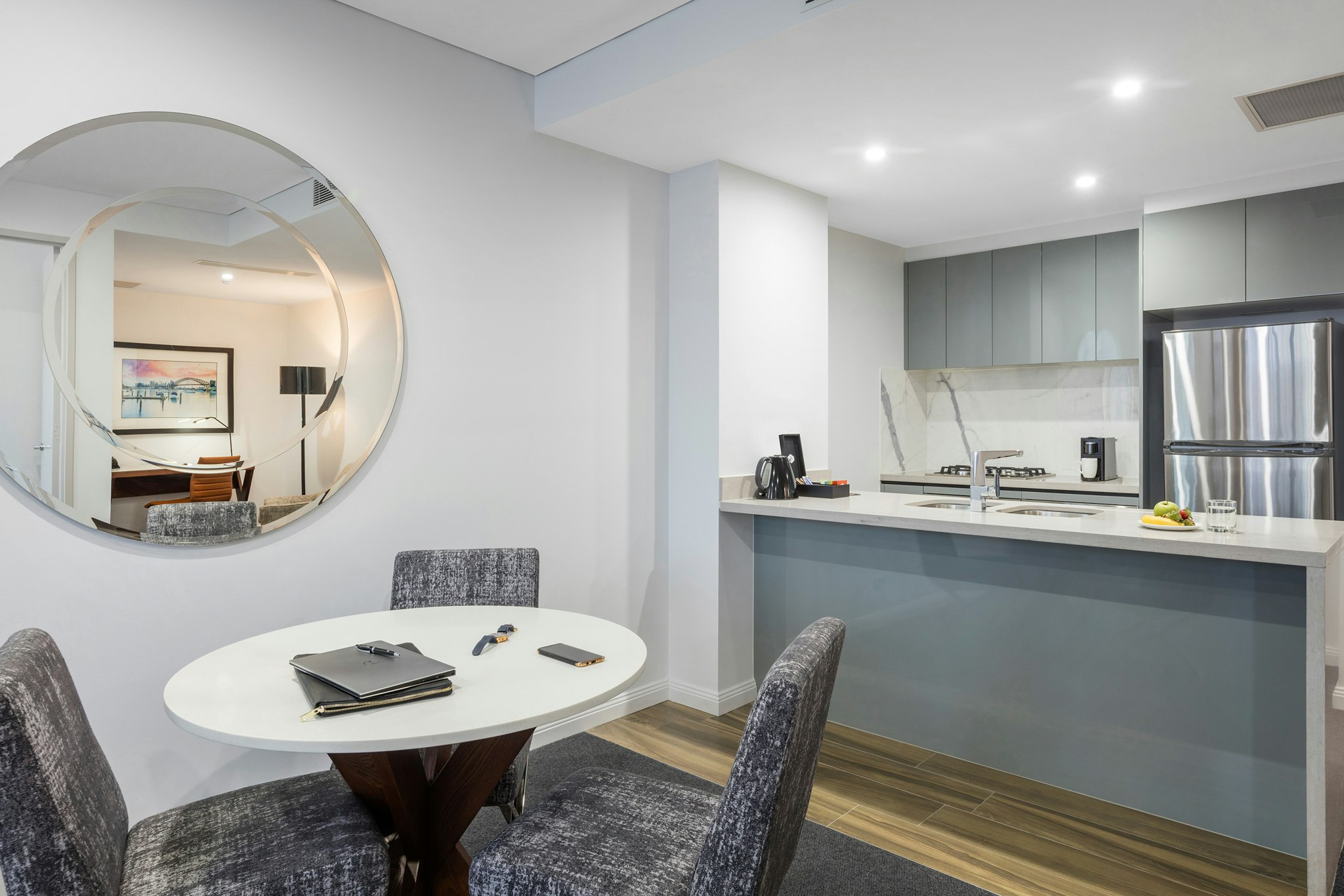 Meriton North Sydney 2/18