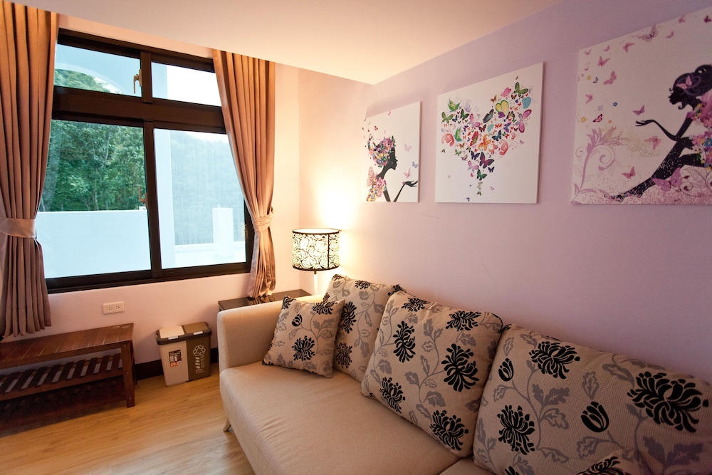 Li Wu Zuo Can B&amp;B 51/71