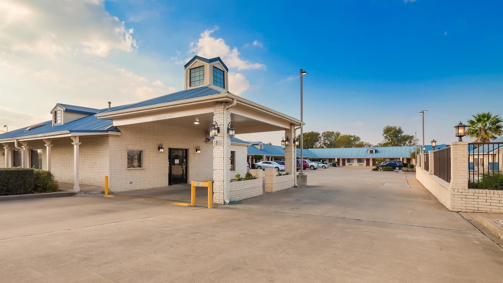 Best Western Regency Inn and Suites 3/22