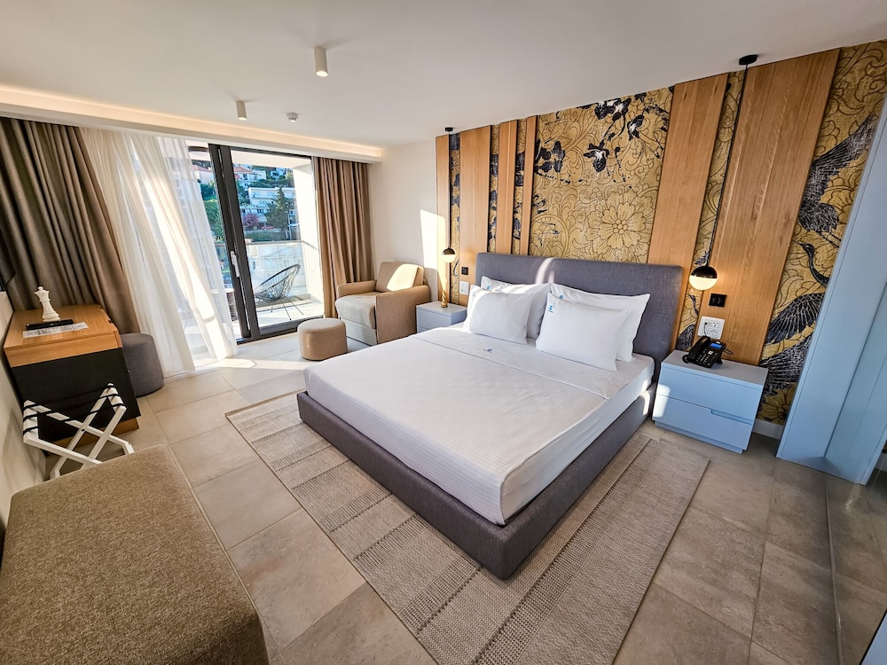 The New Mediteran Hotel Villa Edition 28/65