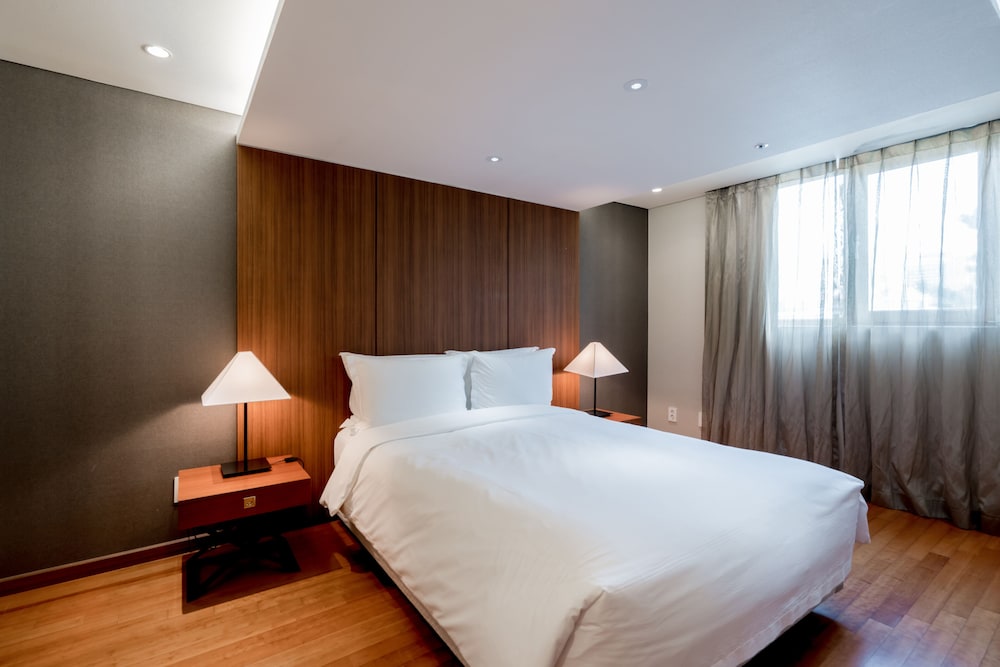 1 BEDROOM, DELUXE, SUITE
