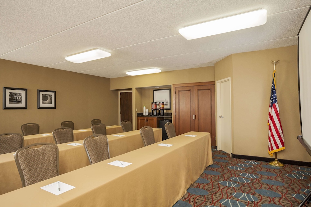 Hampton Inn Chicago-O'Hare International Airport 6/79