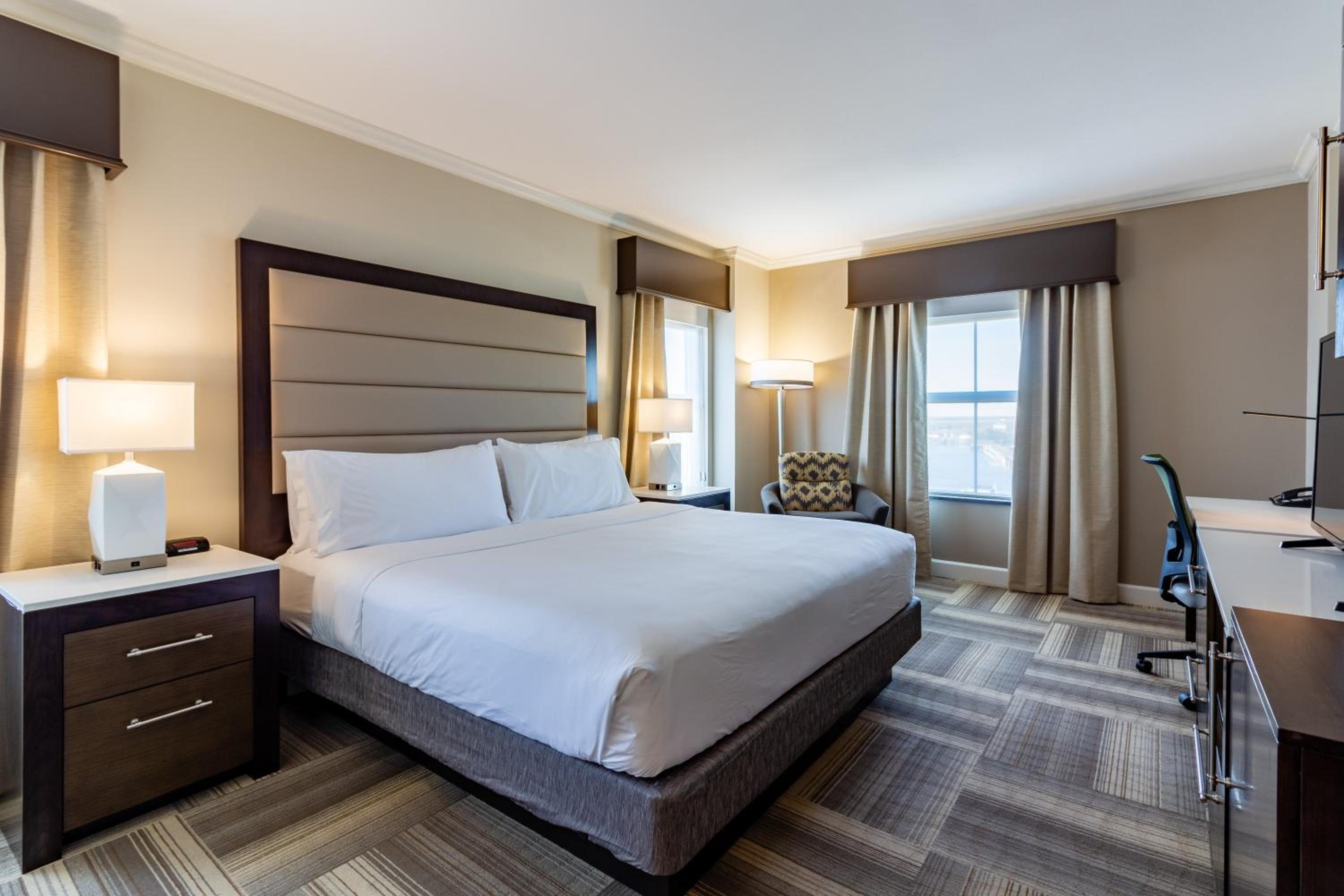 غرفة سوبيريور بسرير كينج، Holiday Inn Express Savannah Historic District 8/10