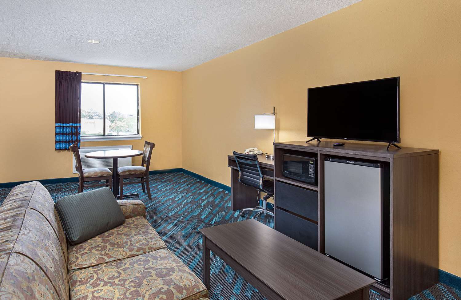 Super 8 by Wyndham Somerset 34/40