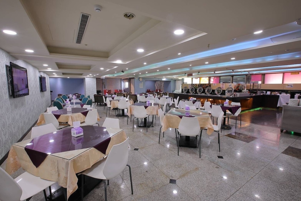 Chuanfu Hotel 28/35