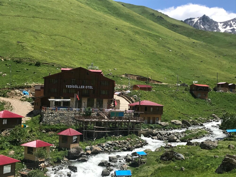 Yedigoller Hotel & Restaurant 43/47