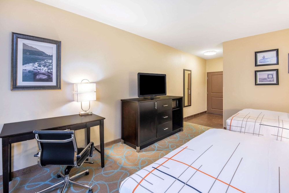 La Quinta Inn & Suites by Wyndham Clinton Historic Route 66 12/48
