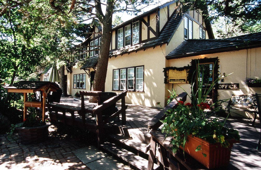 Crandell Mountain Lodge 3/66