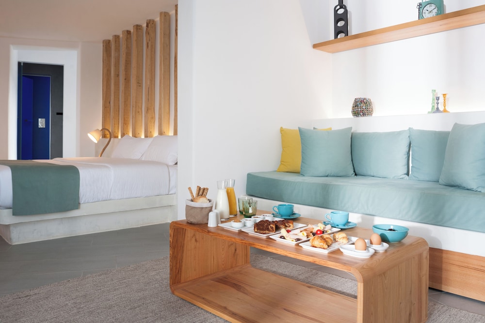 Neptune Luxury Spa Suites 45/72