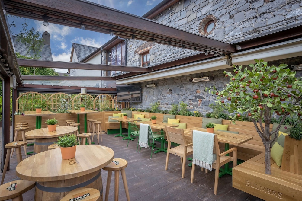 The Court Yard Hotel 37/48