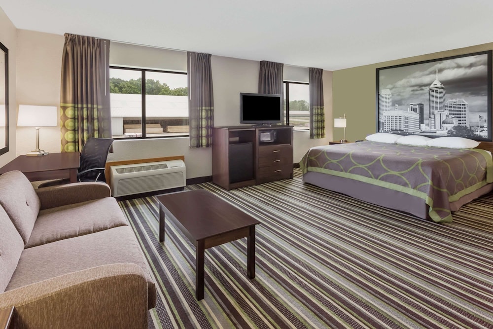 Super 8 By Wyndham Plymouth 14/21