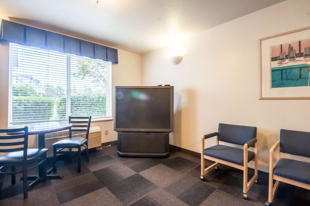Motel6 Seaside, OR 40/60