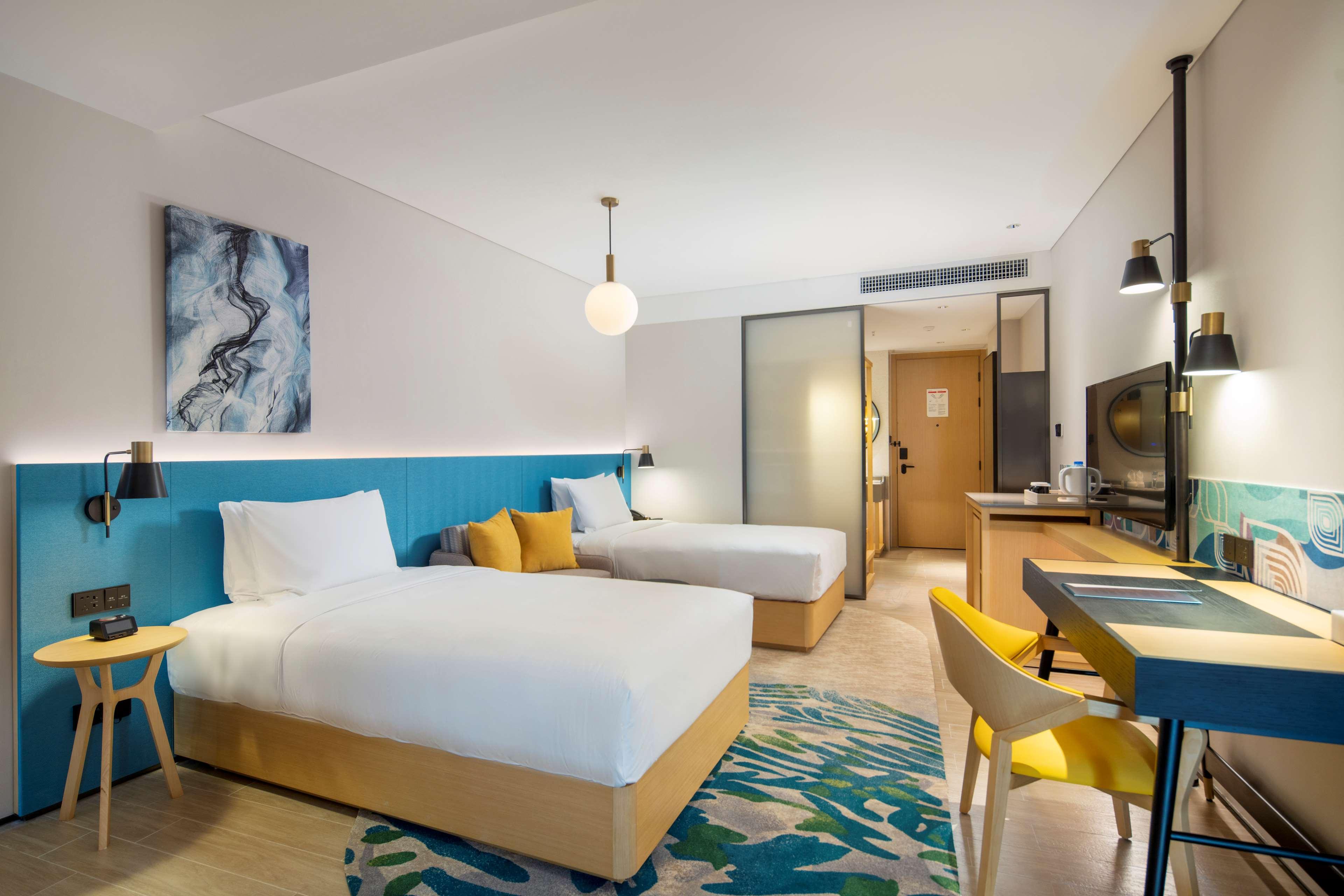 GUEST ROOM, TWIN BEDS, PANORAMIC VIEW
